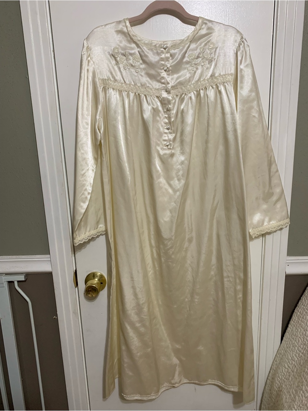 Vintage Y2K Secret Treasures Ivory Satin Lace Embroidered Nightgown S